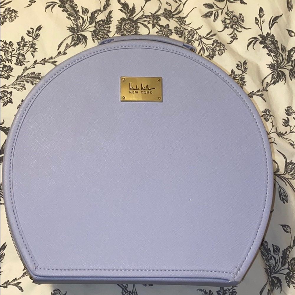 Travel cosmetic holder